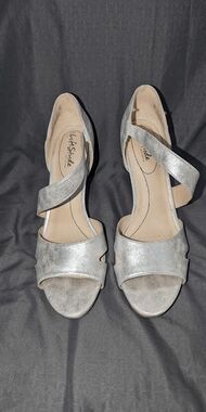 NIB Classic Life Stride Pumps Mega Silver Asymmetrical Strap Size: 9